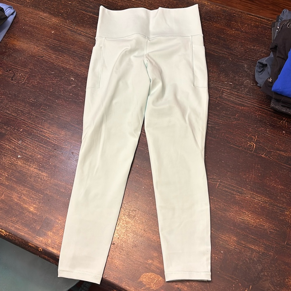 Athleta Salutation Stash Pocket II 7/8 Tight